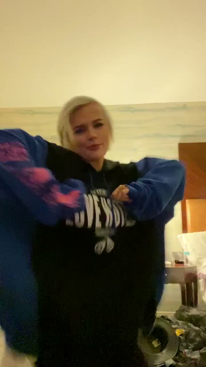 Bro I CANNOT room with @meowriza