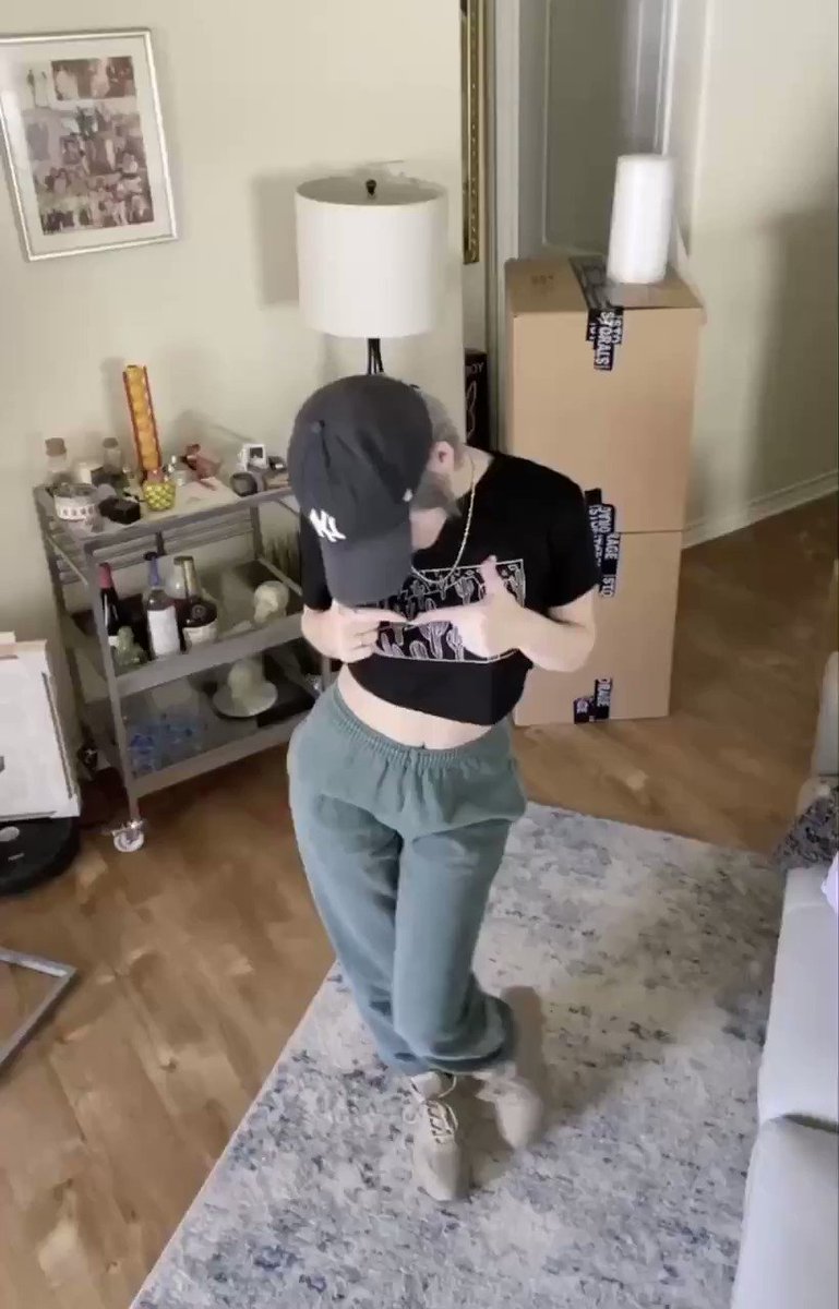 C-can I see your toes please ma’am? @JennaLynnMeowri 😳