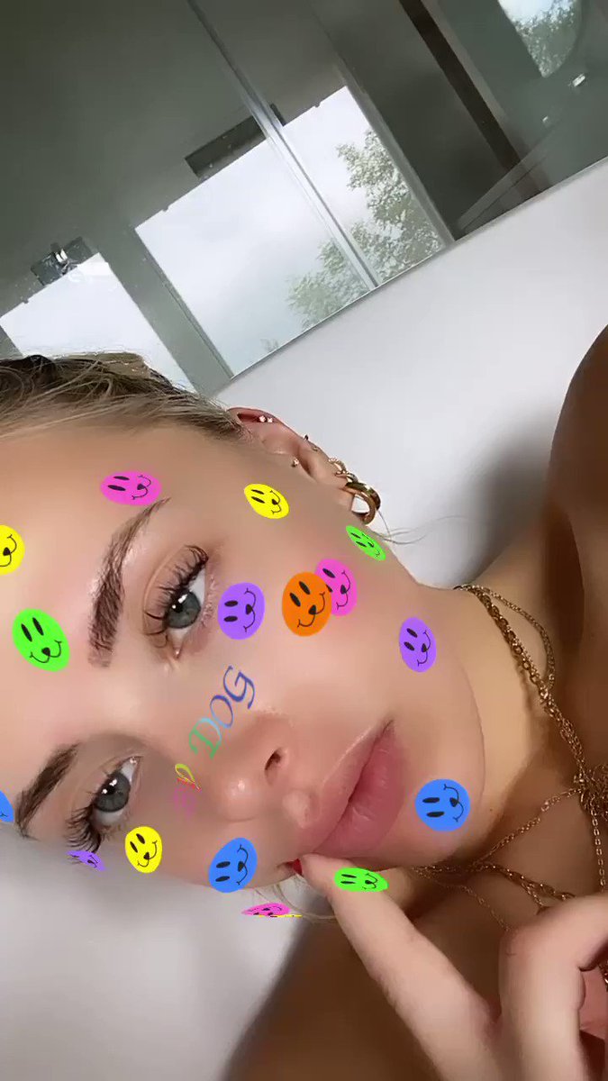 IM BACK BABBBY http://fb.gg/corinnakopff