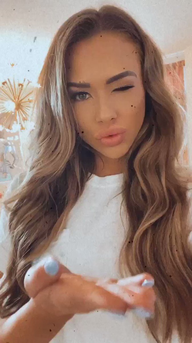 Thank you for 400K on Twitter ❤️😘 To celebrate, I’m…