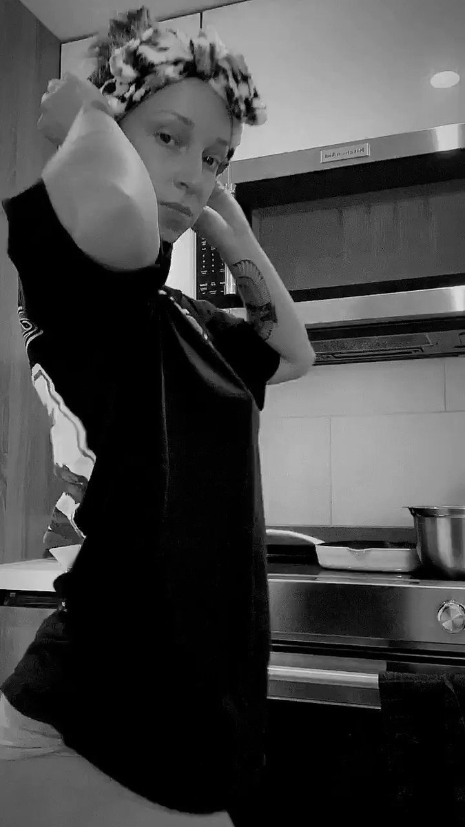 Oh just a lil twerk in the kitchen .. bout…