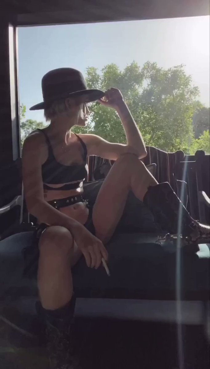 Whatcha lookin at, criminal?