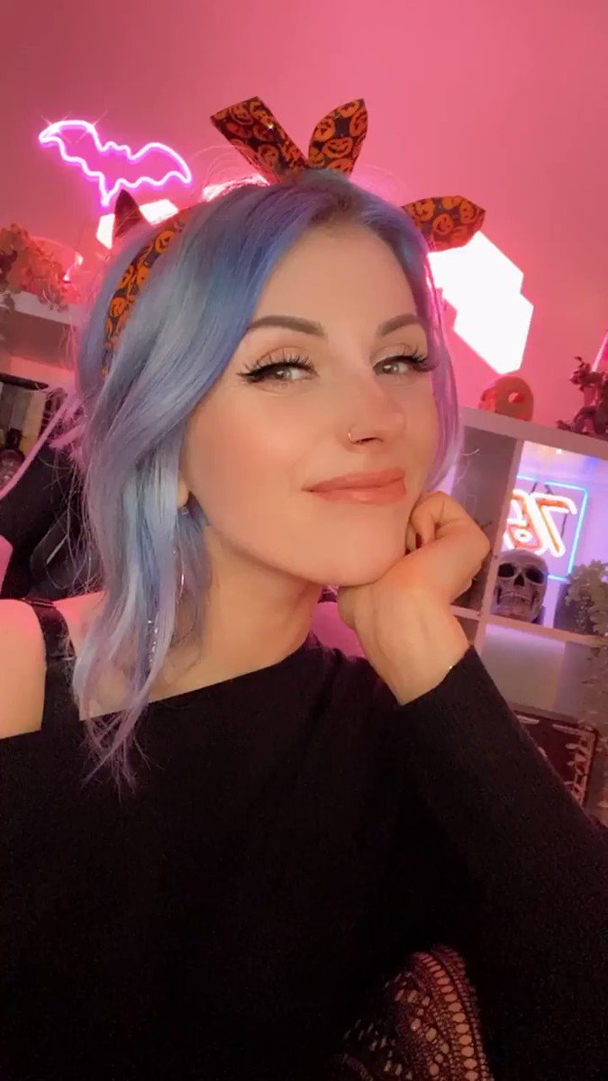 GOING ONLINE SOON ! http://Twitch.tv/rolyatistaylor 💜💜