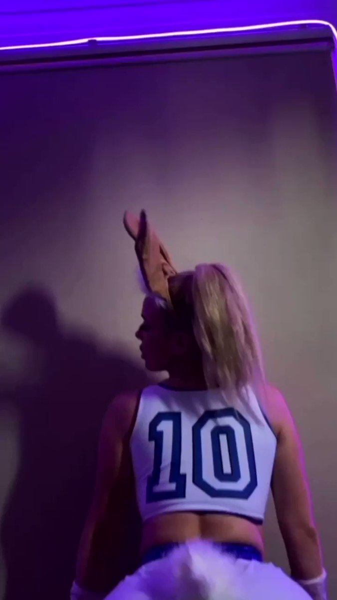 Happy Easter in honor of OG BAD BITCH 💙🏀🐰Lola Bunny…