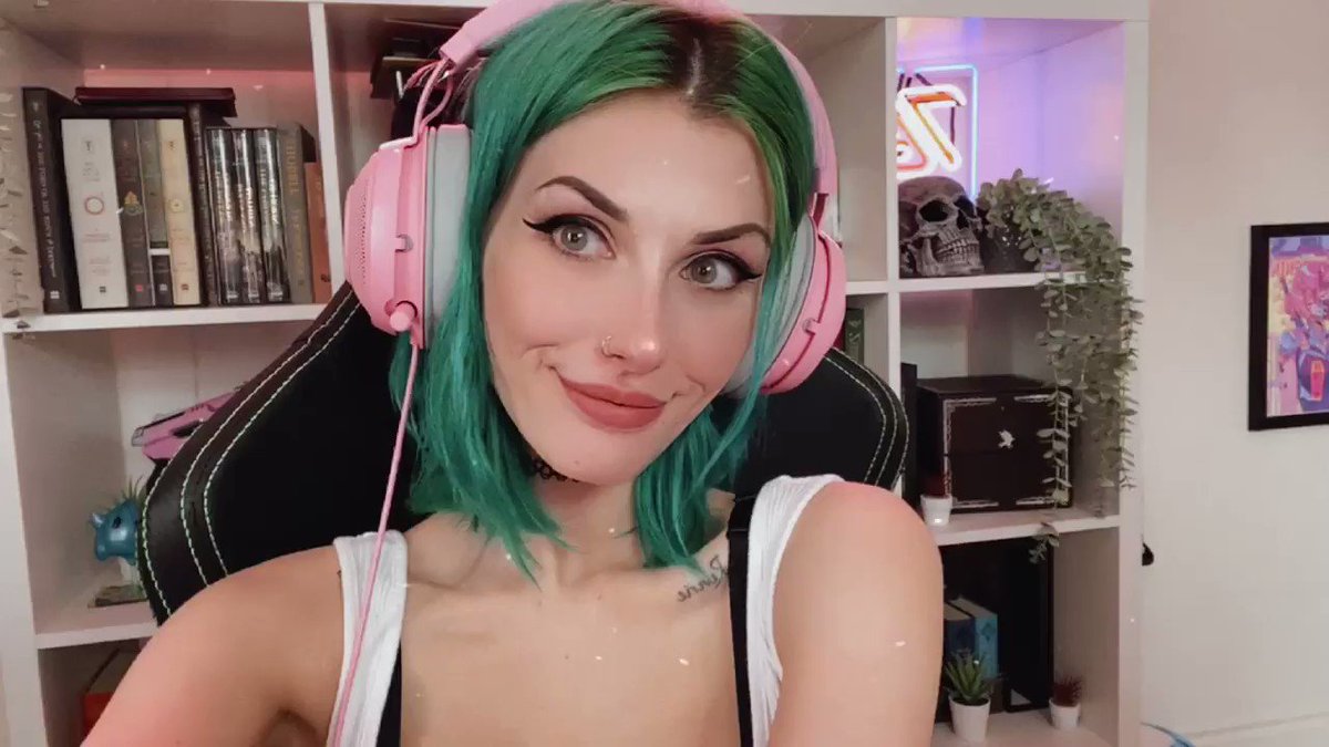 Live now on http://twitch.tv/rolyatistaylor 💚