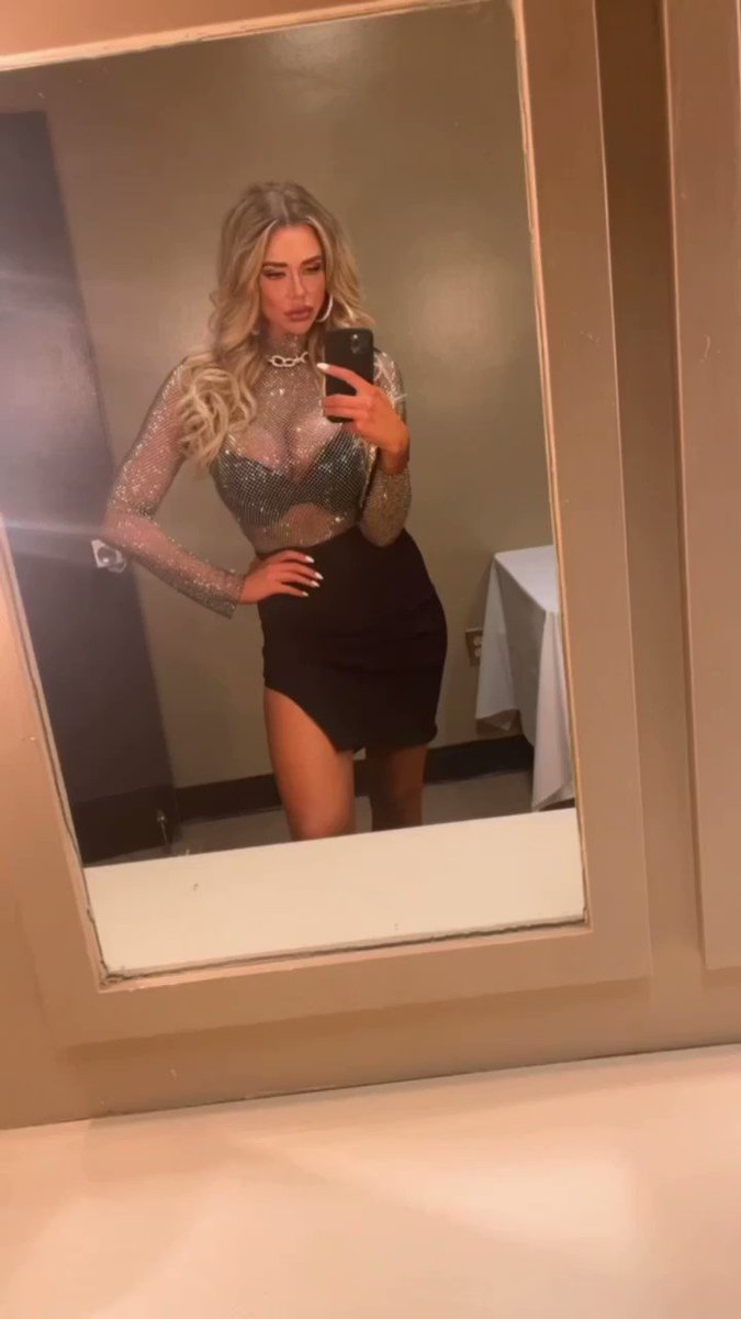 Today’s 90s styled look 🖤🎬