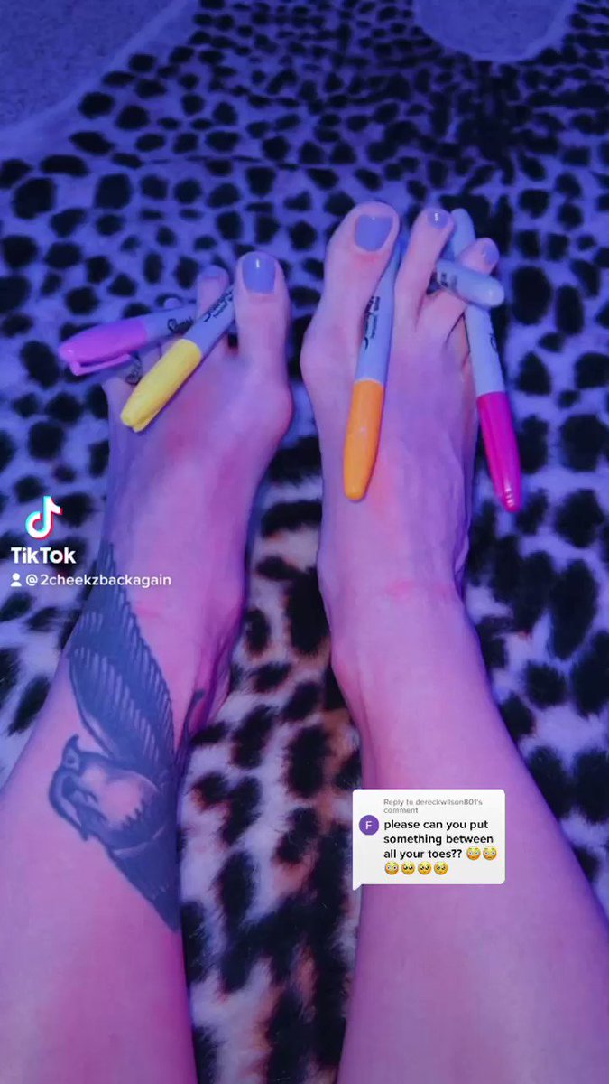 can you put something between all your toes?? 😳😳😳🥺🥺🥺