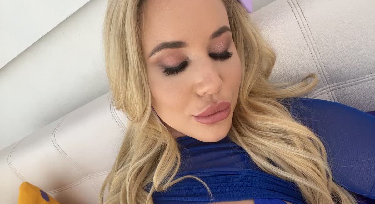 On set for @TrueAnal 💋