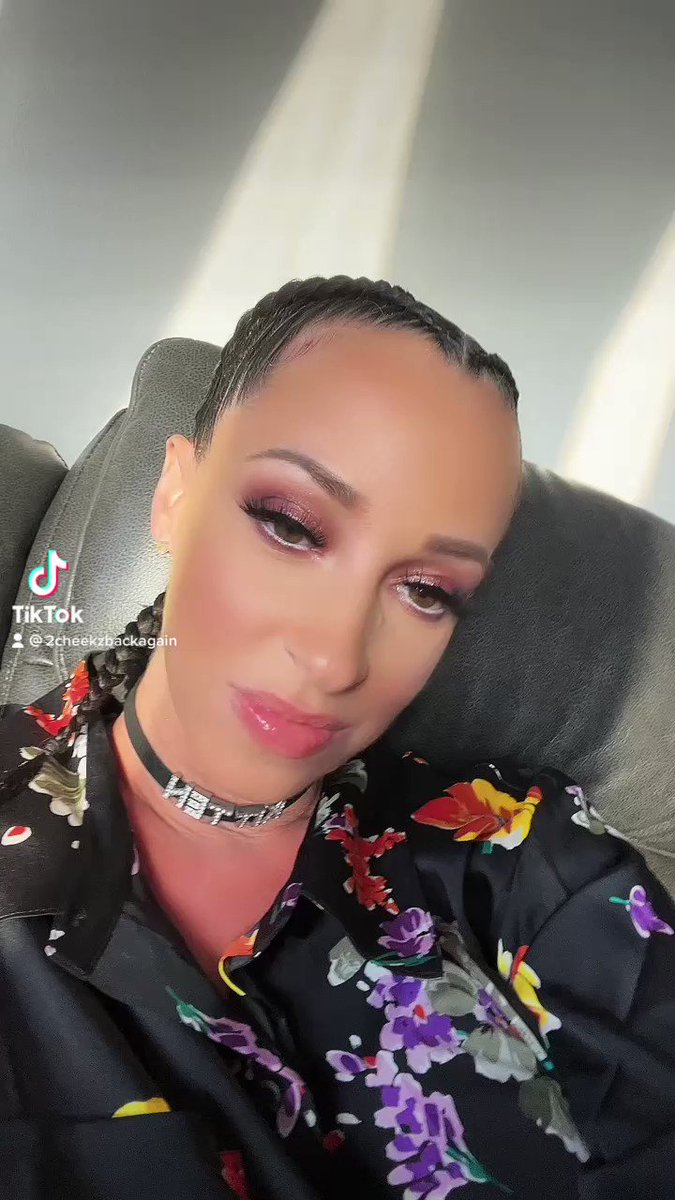 Who doesn’t love a big nose 😂🙃