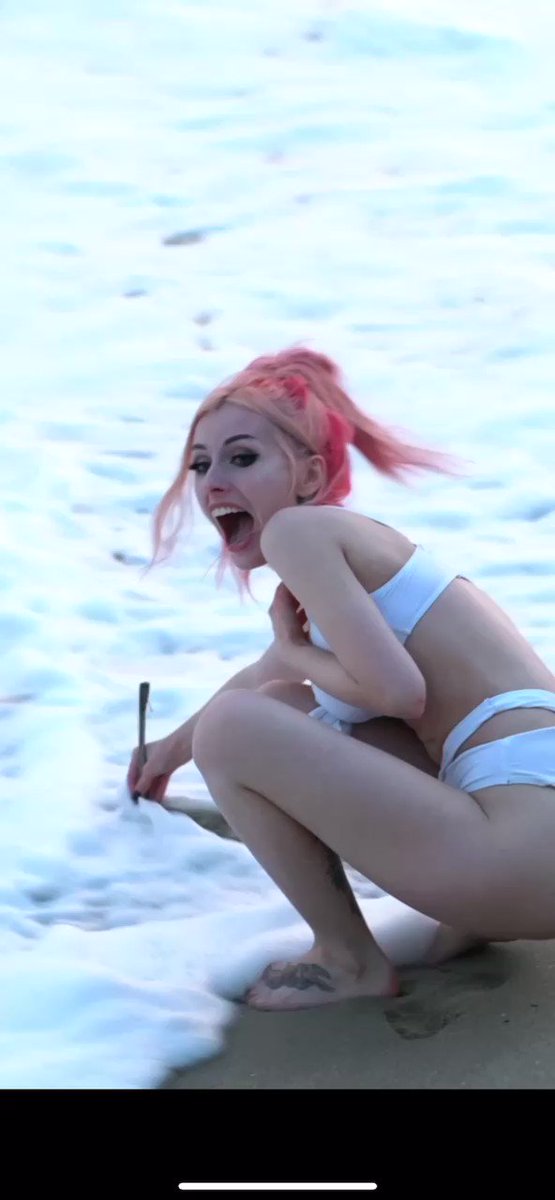 Beach day ft awkward noodle 🫶🏻