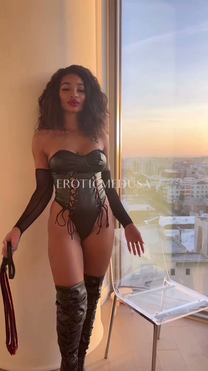 Do you like when Dom Mommy controls your pleasure 🖤…