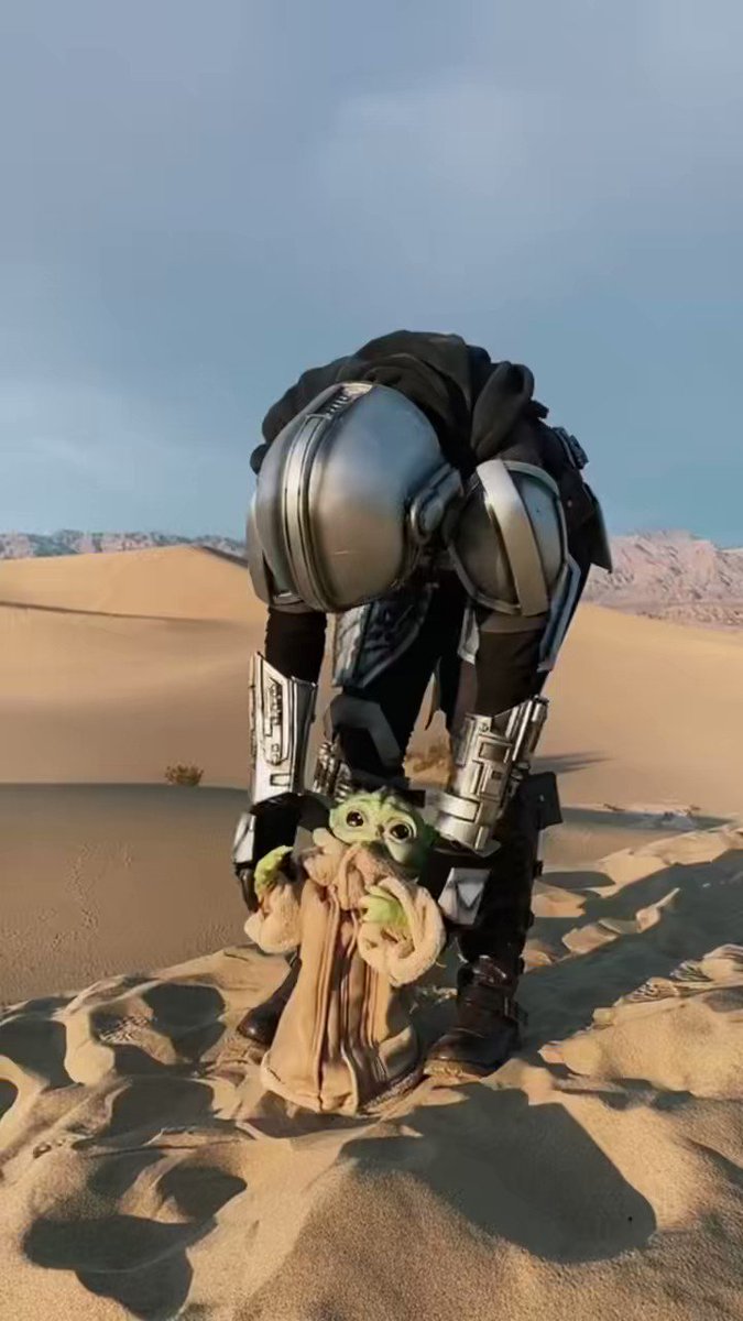 NEW MANDALORIAN AHHHHH💙💙💙 ✋No Grogus were harmed #Mandalorian