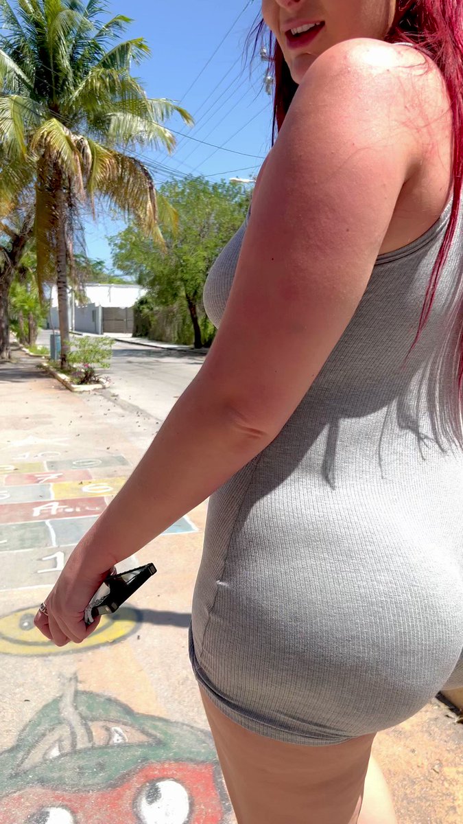 Wouldn’t you love to play…I mean hopscotch with me? 🍑😘…