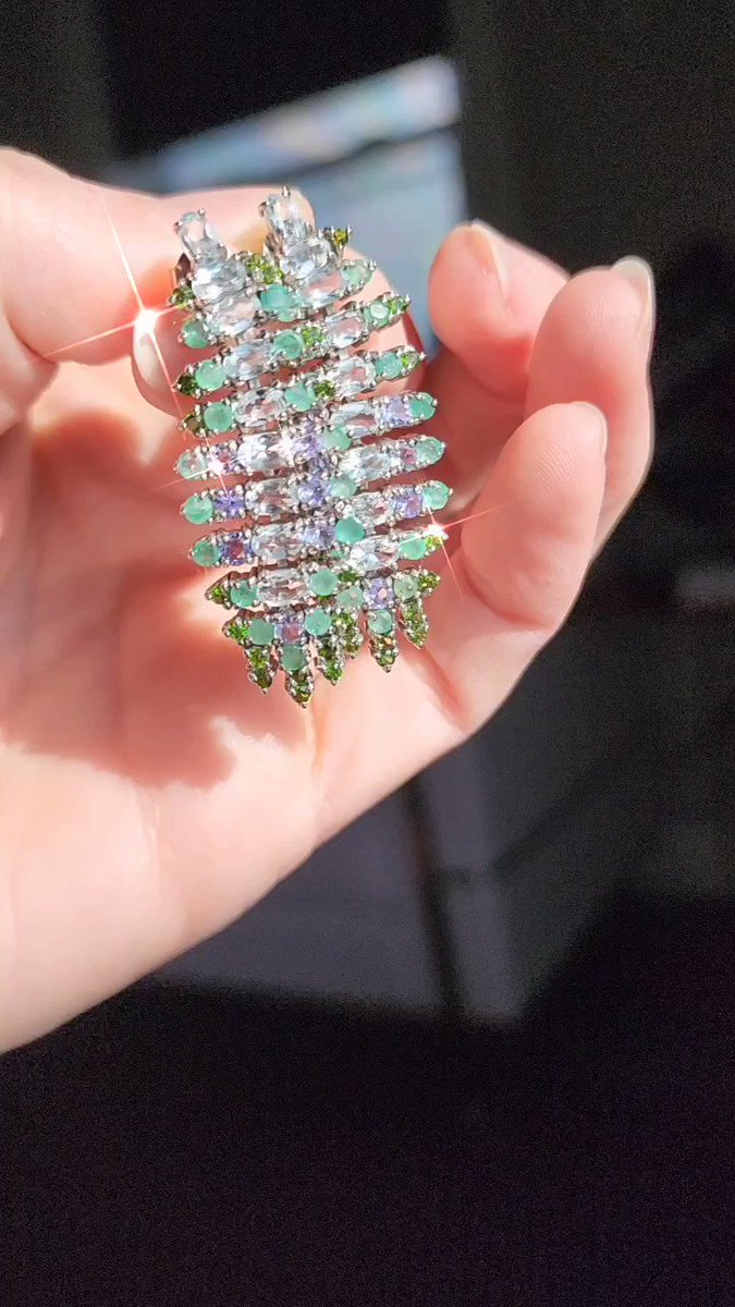 Look how gorgeous these earrings are from @MadamesMonarchy! I can’t…