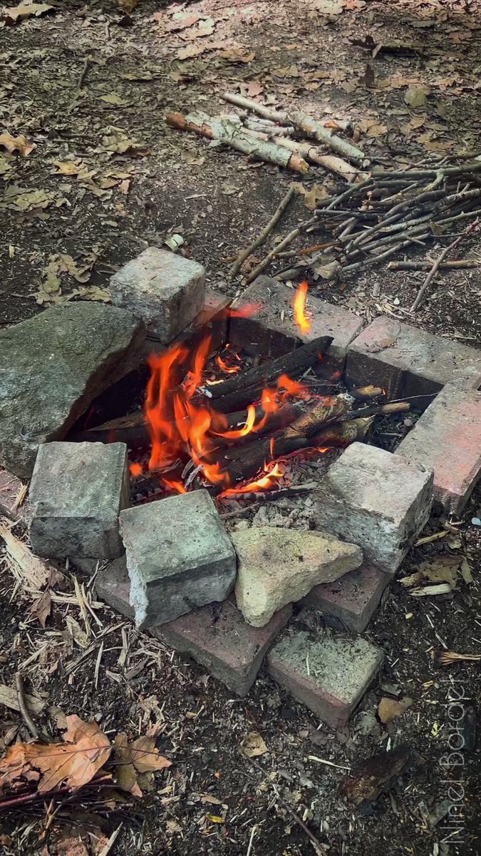 Do you also like to chill around the fire?🔥✨