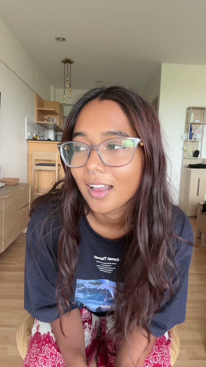 Who else loves seeing me in a saree? 😊😊#onlyfans #indianbaddie