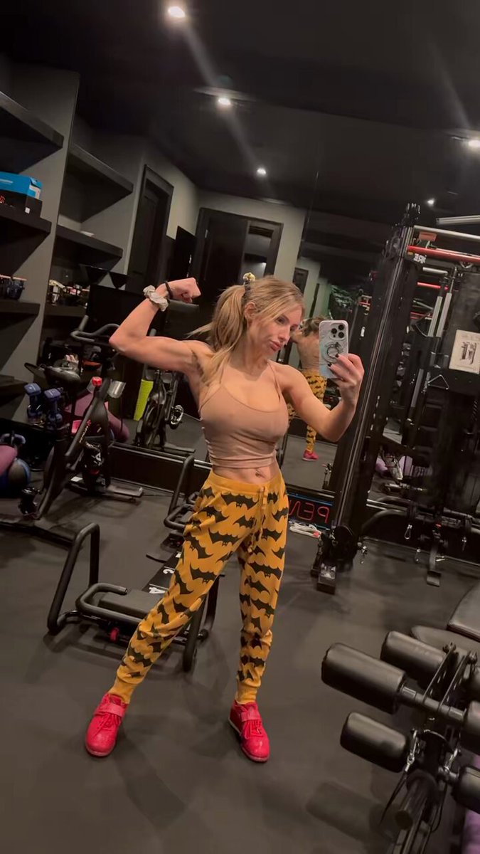 What’s your body type? Me: Female protagonist from every 90s…