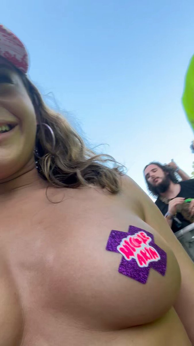 @chrisstreams @RockvilleFest @_ATMLA @dannyseason I go topless for all festivals…