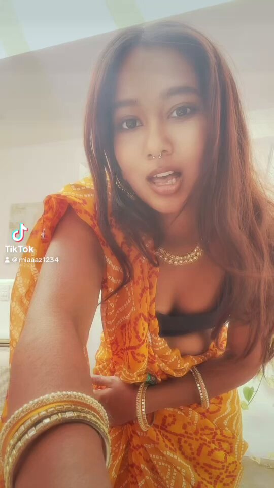 Do you like me in a #sari #indian #petite