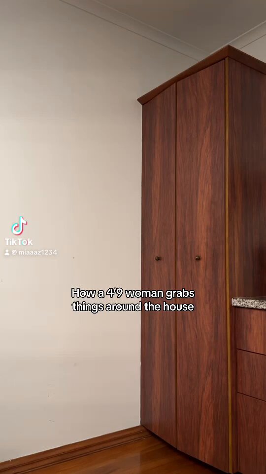 How @girthmaster helps me out #onlyfans #sizedifference #tallguy #petitegirl