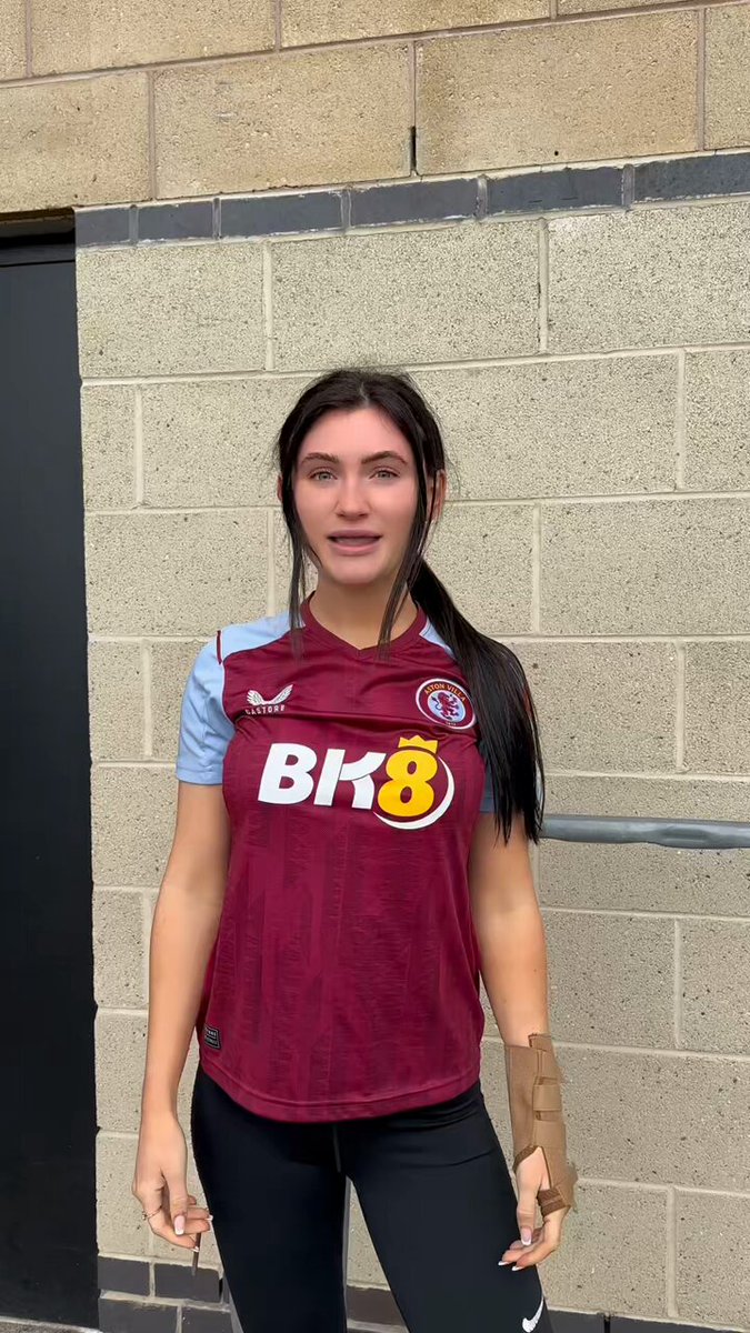 Meet me in the carpark after the game @AstridWett &…