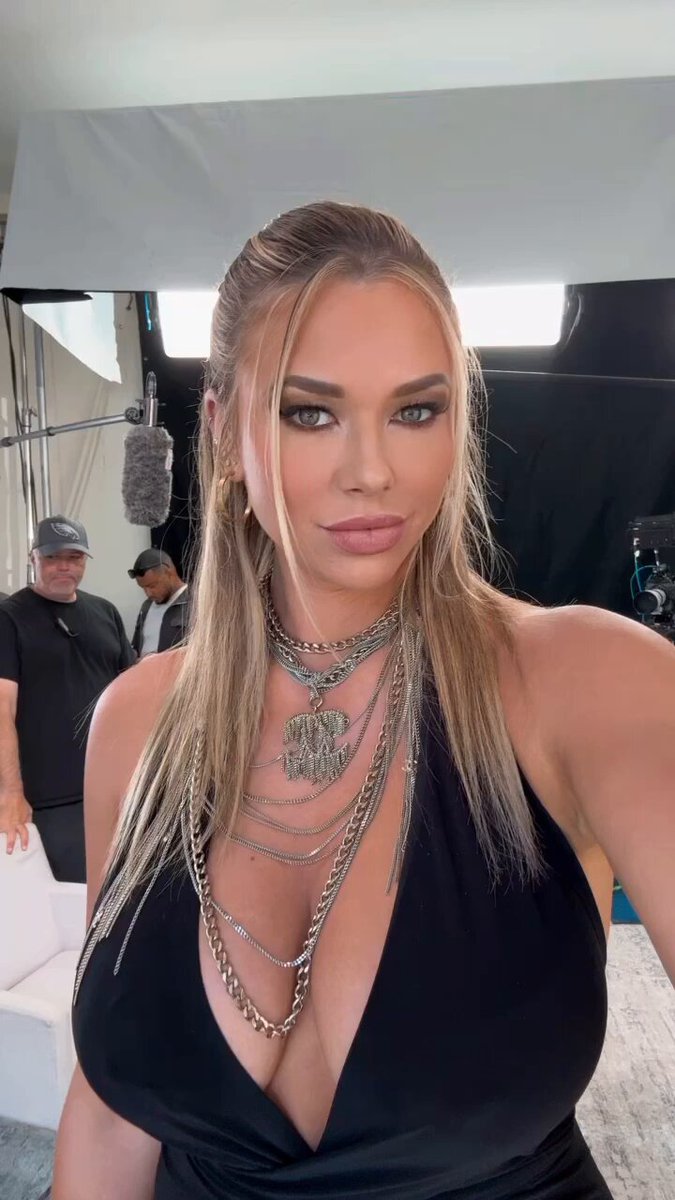 Todays look was straight 🔥🔥🔥 #Host #FirstLook #OnSet #Glam 🎬