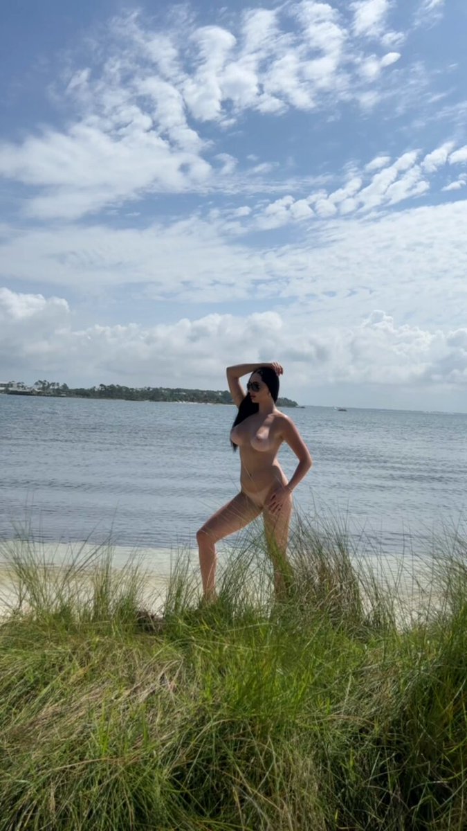 ❤️❤️❤️ shooting on the water in FL! Sessions⬇️ serve@ineedviolet.com https://ineedviolet.com…