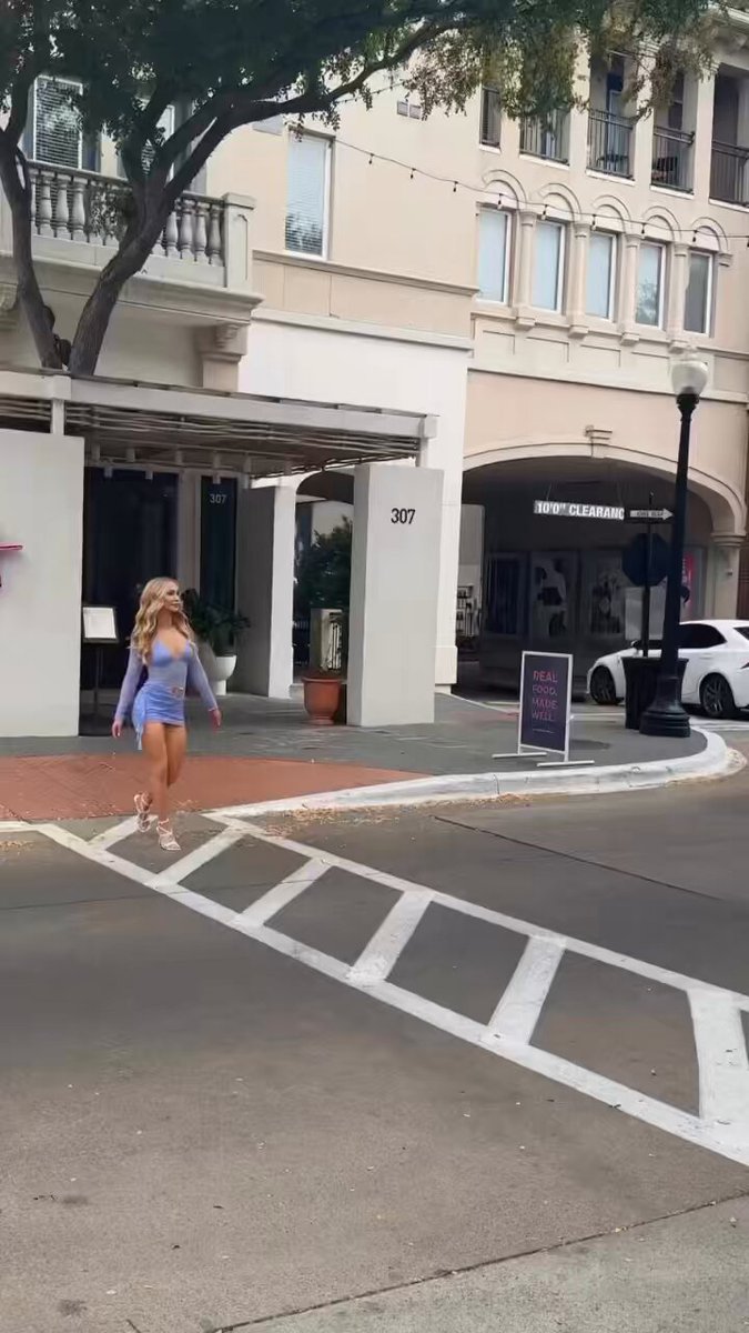 The world is my runway 💃