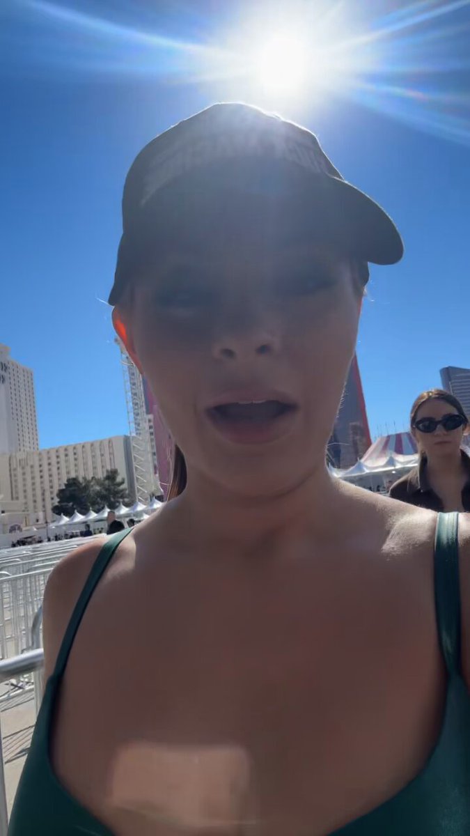 Nothing can stop me 👙 😂 always prioritizing work even…