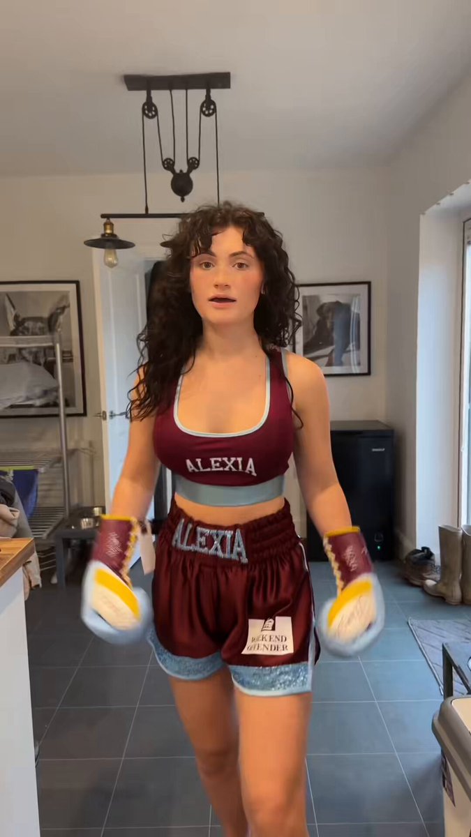 Everyone wants to see me knock this girl out right?