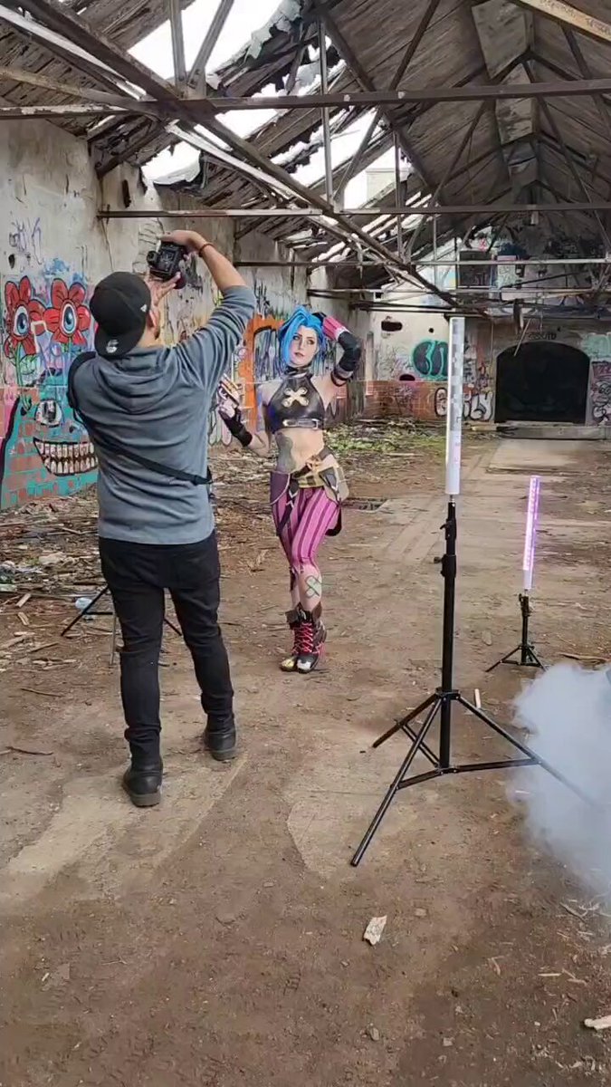 A year since I made my Jinx cosplay! 🩷💙