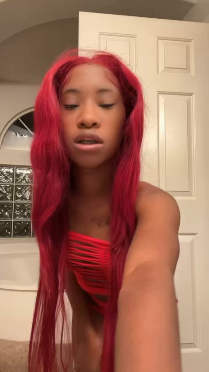 Which outfit would make Santa happy 👀🎄🎁