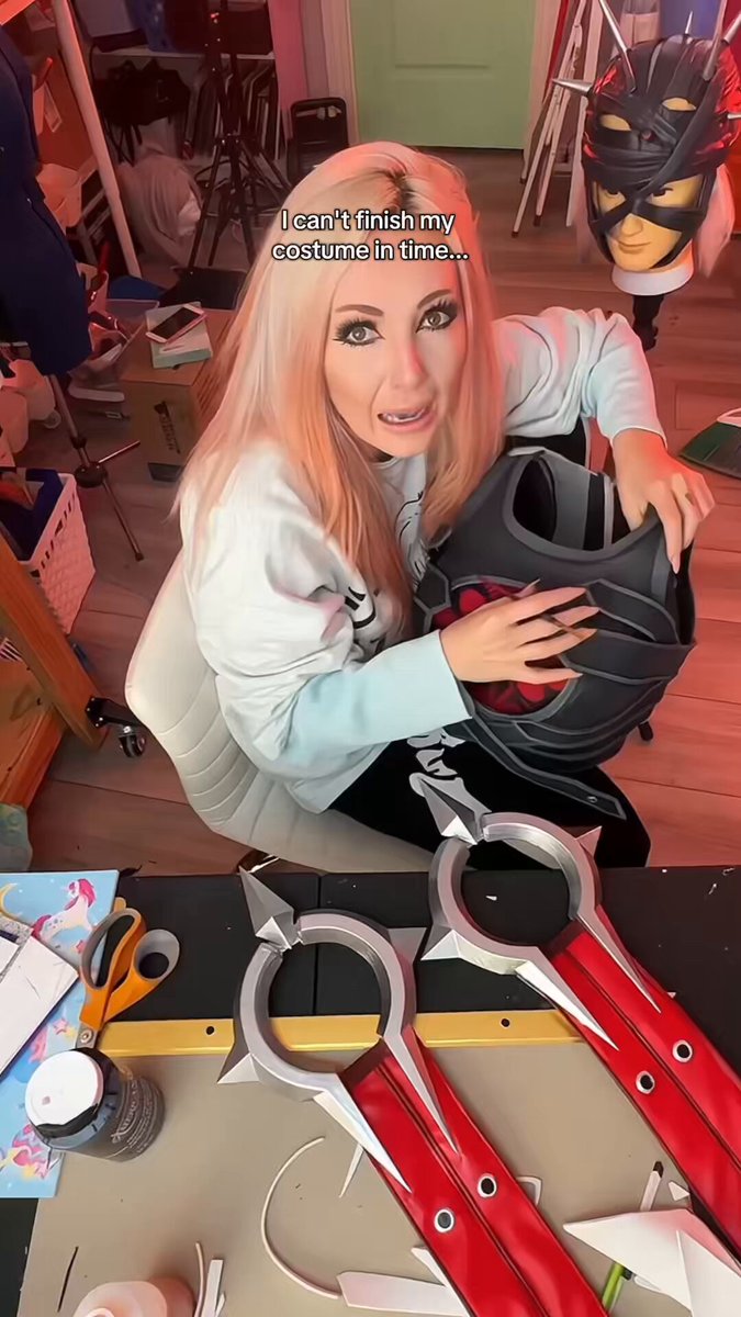 Cosplayer vs. The Creation