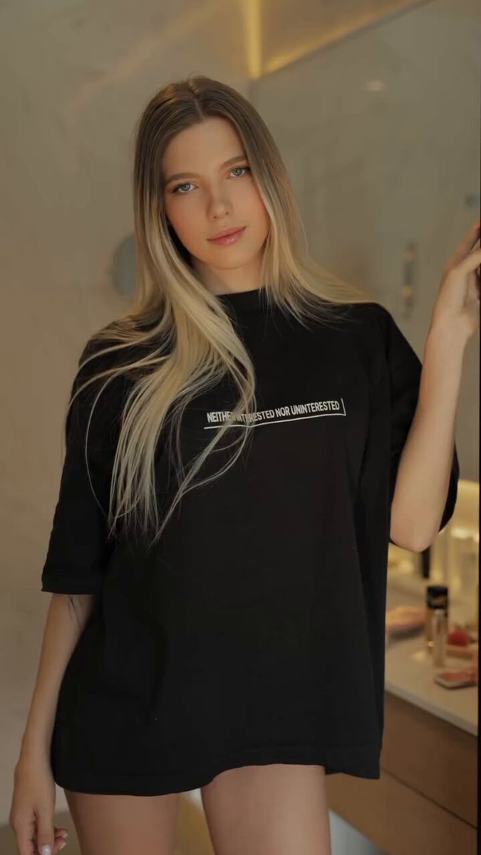 @MarieDeeUpdates Instagram models studying you like a thesis