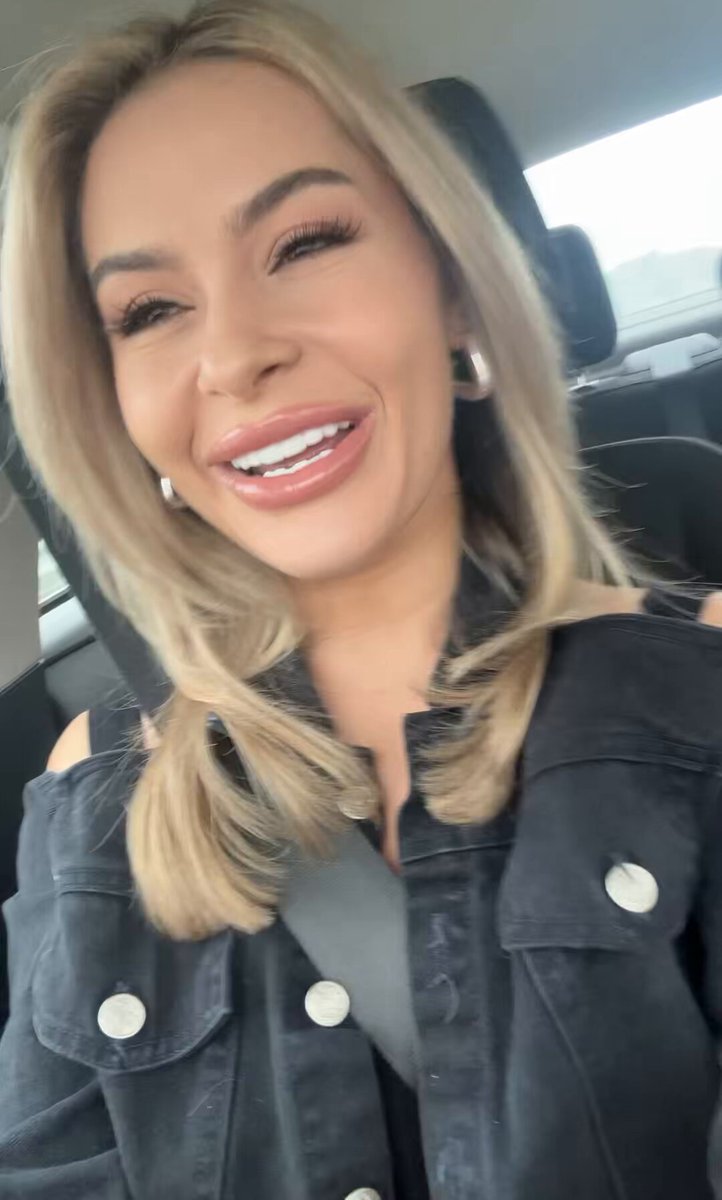 Suuuuuper exciting secret being shared exclusively to http://TheNicoleAria.com 🤫