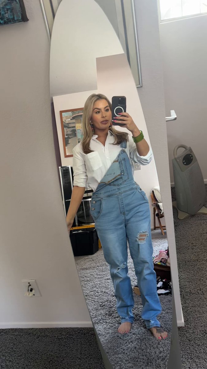 Scene ✌🏻 @TeamSkeet Who do you think I’m supposed to…