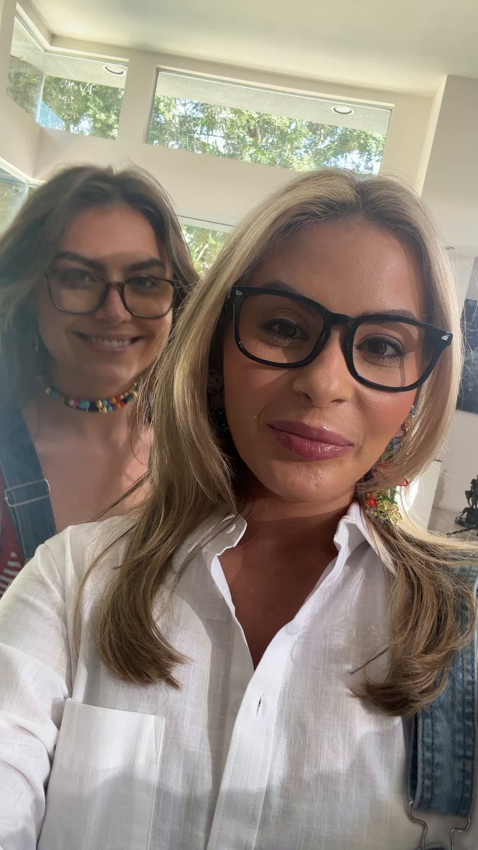 Would you dip your paintbrush in my & @SelinaBentz paint?…