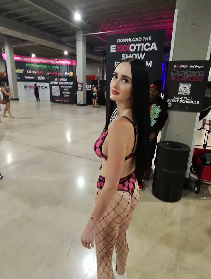 Do you like my @EXXXOTICA Miami outfit ?