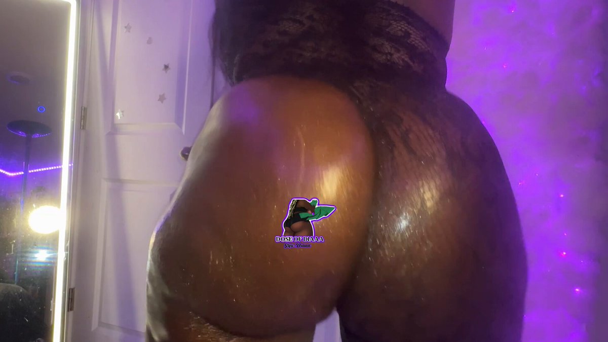 Big ole ass its heavy, shake that shit like jelly…