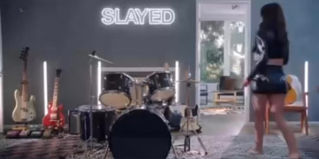 do you like crazy girls yes or no ❤️