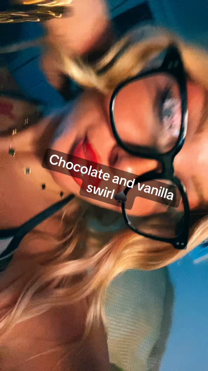 Chocolate and vanilla swirl 😍. Don’t I look so good…