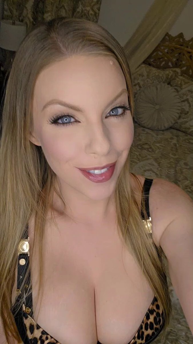 I’m being naughty tonight on @MynxCo @SextPanther call me!🫦